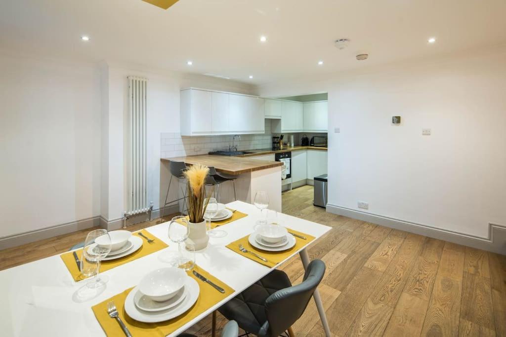 Appartamento Superb Retreat Central Next Tube Londra Esterno foto
