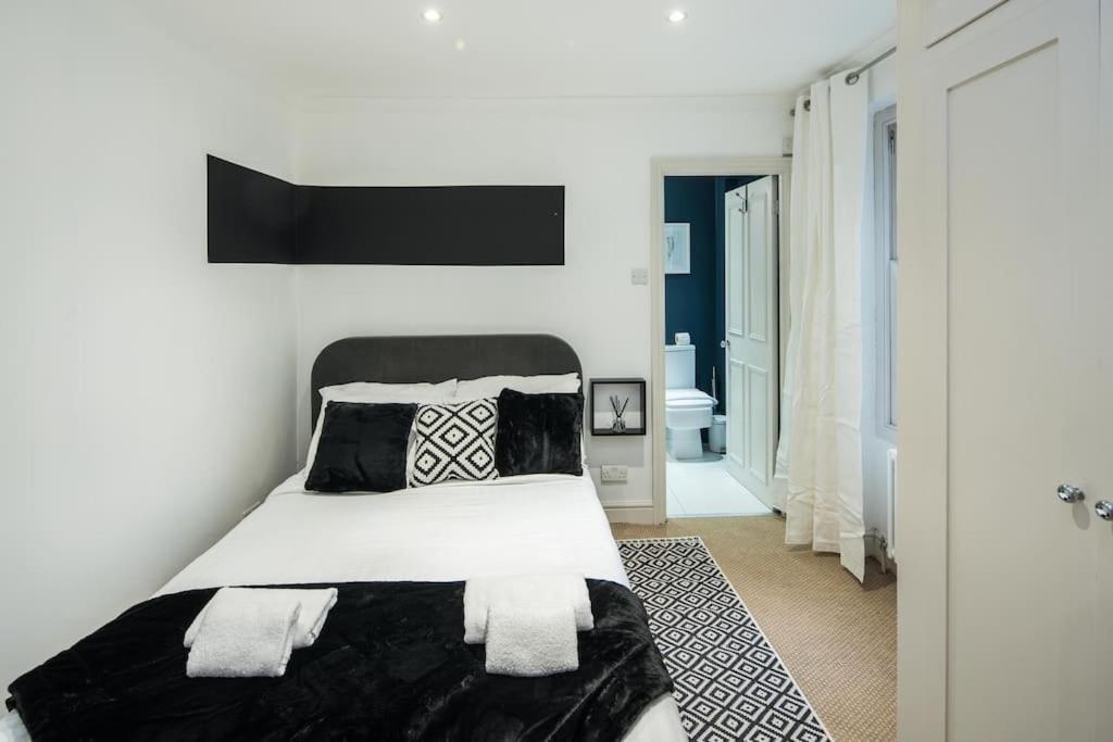 Appartamento Superb Retreat Central Next Tube Londra Esterno foto