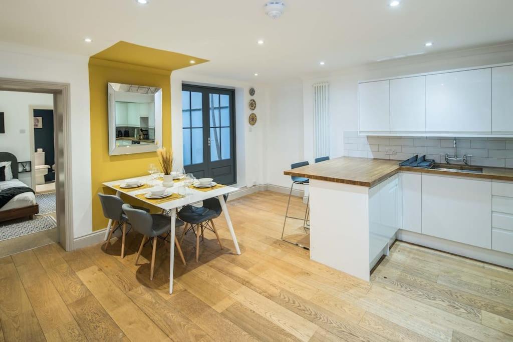 Appartamento Superb Retreat Central Next Tube Londra Esterno foto