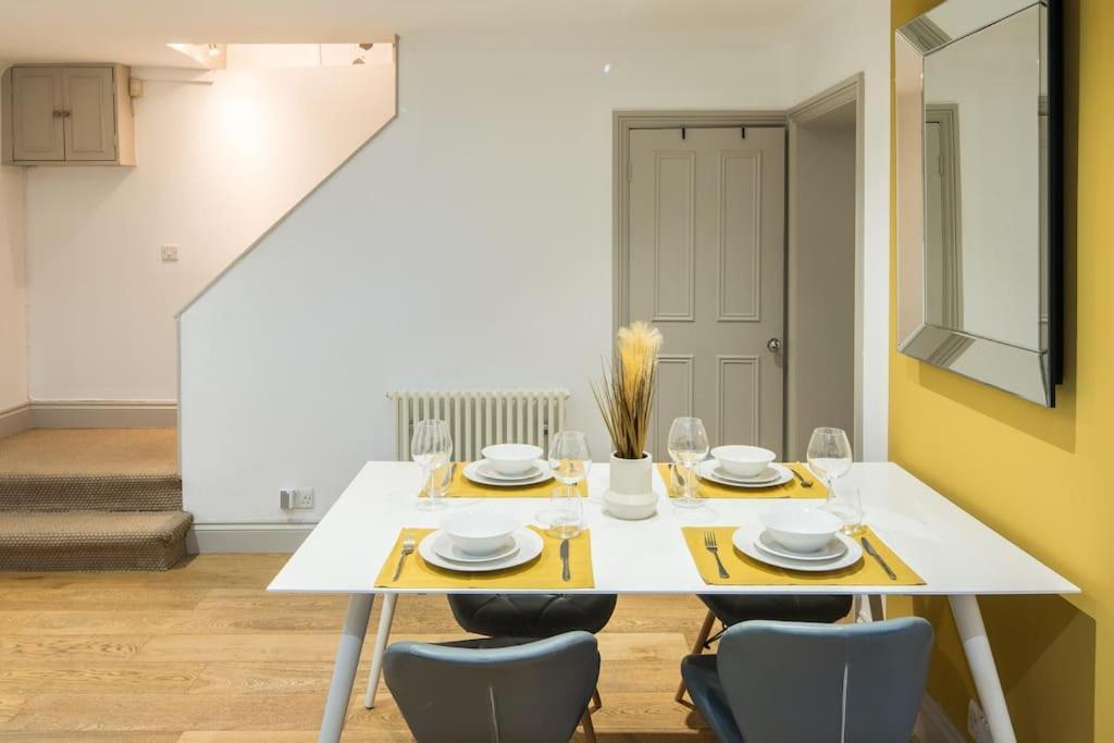 Appartamento Superb Retreat Central Next Tube Londra Esterno foto