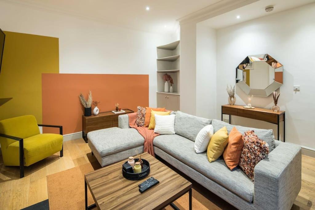 Appartamento Superb Retreat Central Next Tube Londra Esterno foto