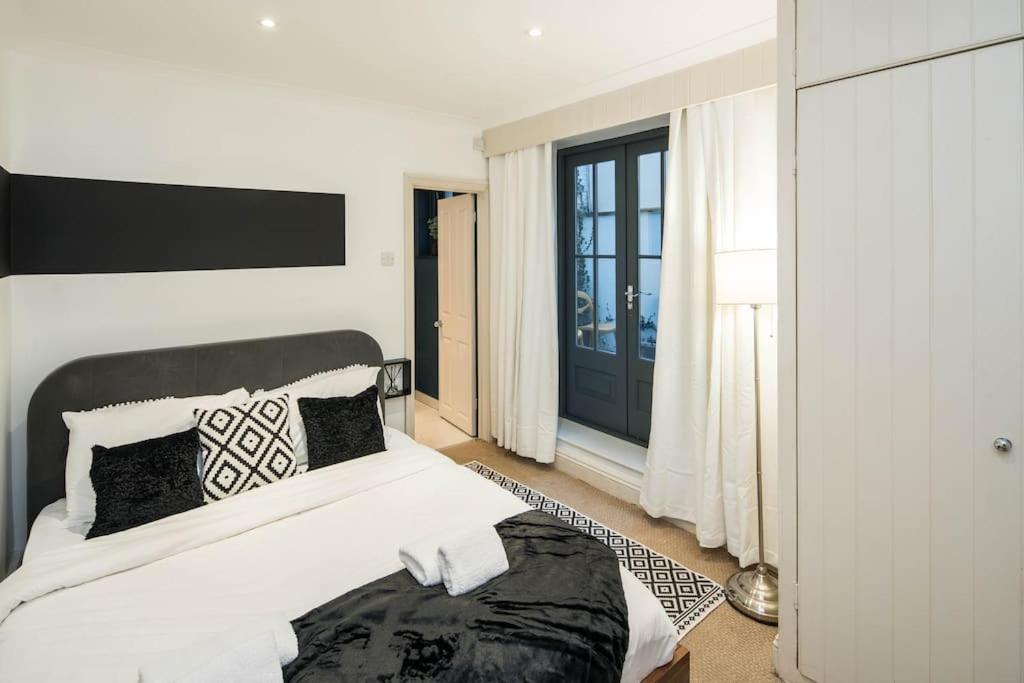 Appartamento Superb Retreat Central Next Tube Londra Esterno foto